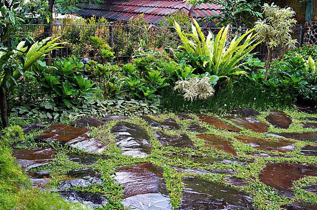 Holidayhome Alam Cipanas Puncak Exterior photo