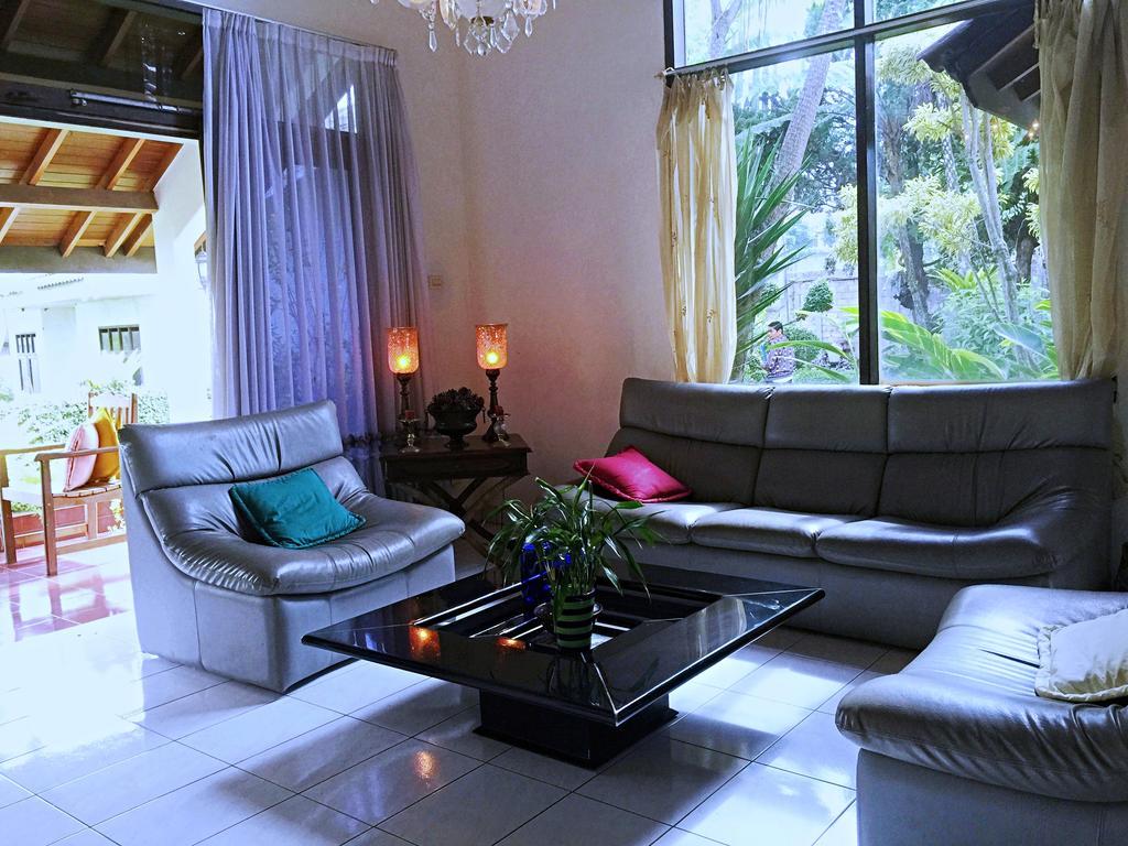 Holidayhome Alam Cipanas Puncak Exterior photo