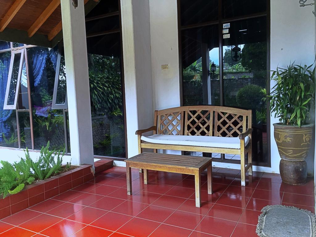 Holidayhome Alam Cipanas Puncak Exterior photo